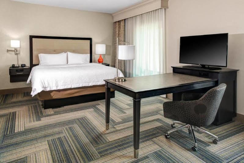 Hampton Inn & Suites By Hilton Atlanta Perimeter ダンウッディ エクステリア 写真