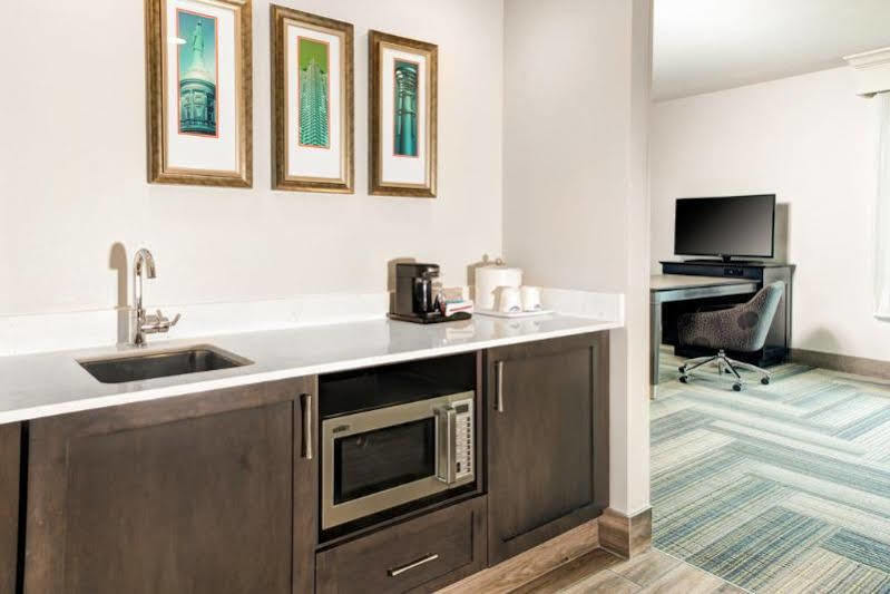 Hampton Inn & Suites By Hilton Atlanta Perimeter ダンウッディ エクステリア 写真