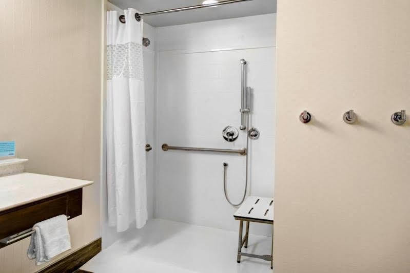 Hampton Inn & Suites By Hilton Atlanta Perimeter ダンウッディ エクステリア 写真